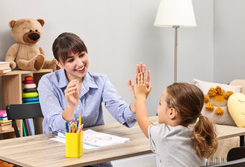 A szavak ereje: hogyan dicsérhetjük „még jobban” a gyereket?